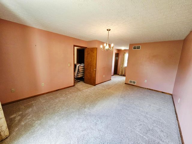 5560 Forest Glen Drive, Grove City, OH 43123