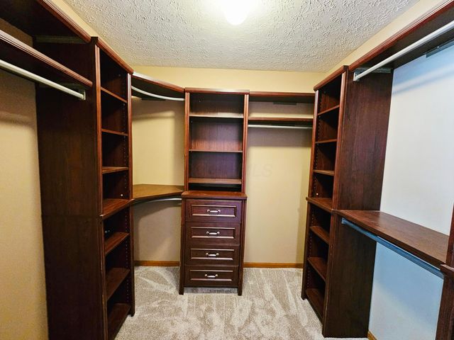 5560 Forest Glen Drive, Grove City, OH 43123