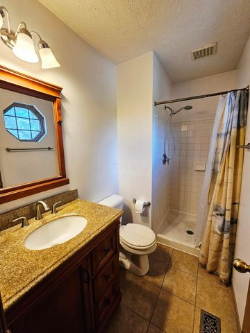 5560 Forest Glen Drive, Grove City, OH 43123