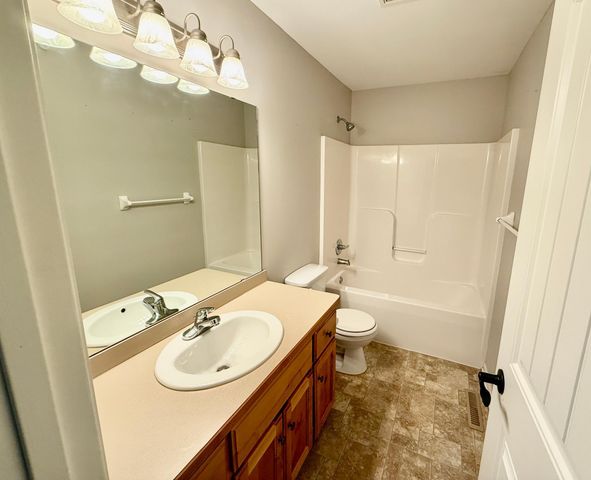 194 Shetland Lane, Lino Lakes, MN 55014