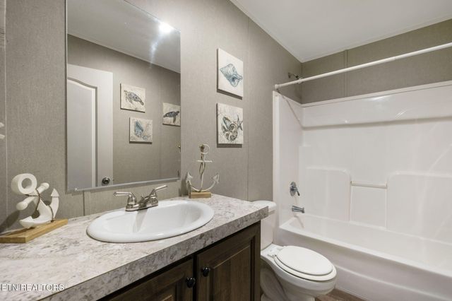 437 Happy Hollow Rd, Madisonville, TN 37354