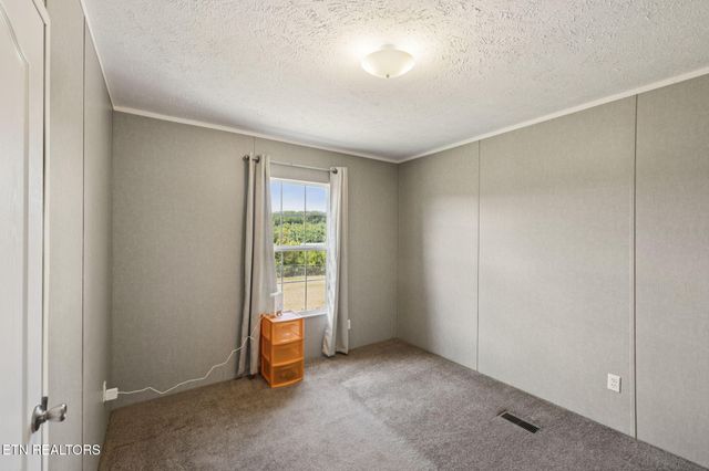 437 Happy Hollow Rd, Madisonville, TN 37354