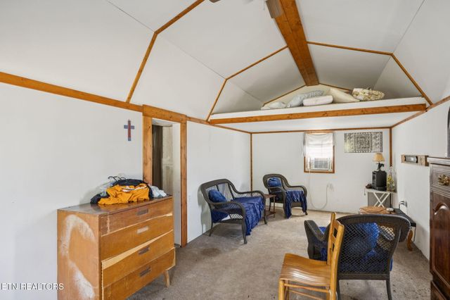 437 Happy Hollow Rd, Madisonville, TN 37354