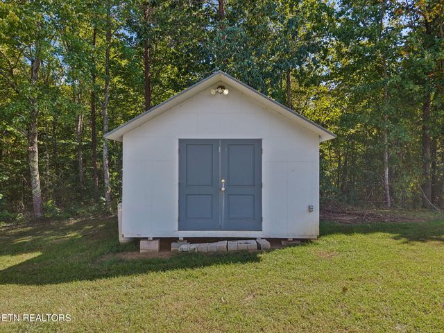 437 Happy Hollow Rd, Madisonville, TN 37354