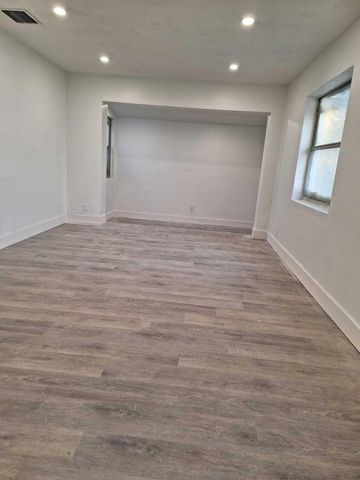 1000 W 1st Street, Riviera Beach, FL 33404