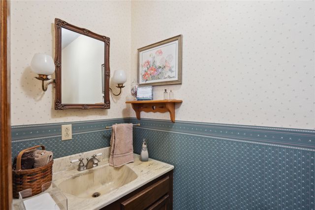 1925 Highway 163 Highway, Pella, IA 50219