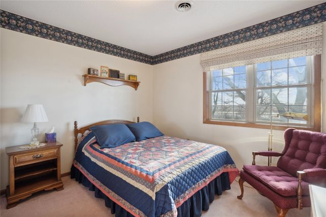 1925 Highway 163 Highway, Pella, IA 50219