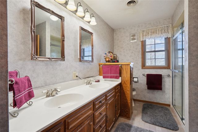 1925 Highway 163 Highway, Pella, IA 50219