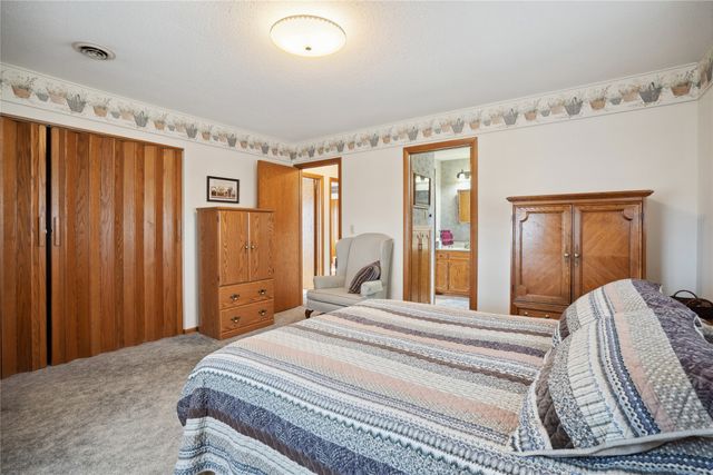 1925 Highway 163 Highway, Pella, IA 50219