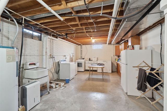 1925 Highway 163 Highway, Pella, IA 50219