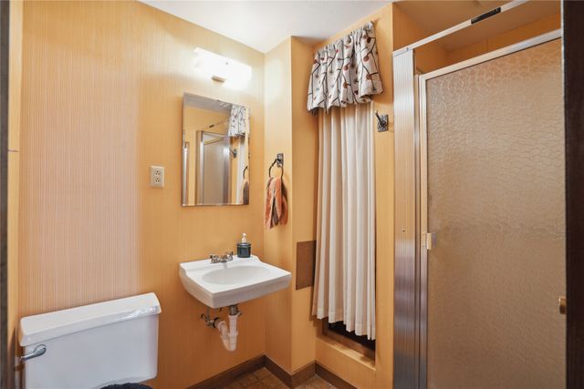 1925 Highway 163 Highway, Pella, IA 50219