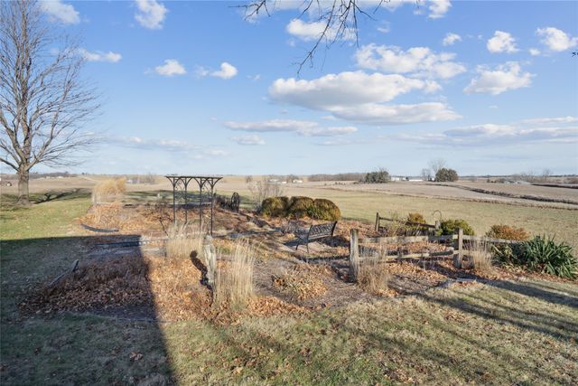 1925 Highway 163 Highway, Pella, IA 50219