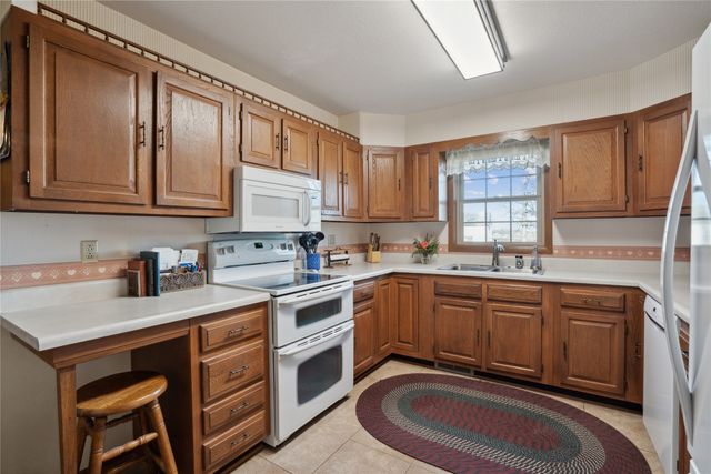 1925 Highway 163 Highway, Pella, IA 50219