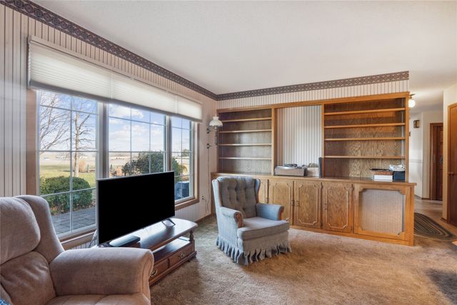 1925 Highway 163 Highway, Pella, IA 50219