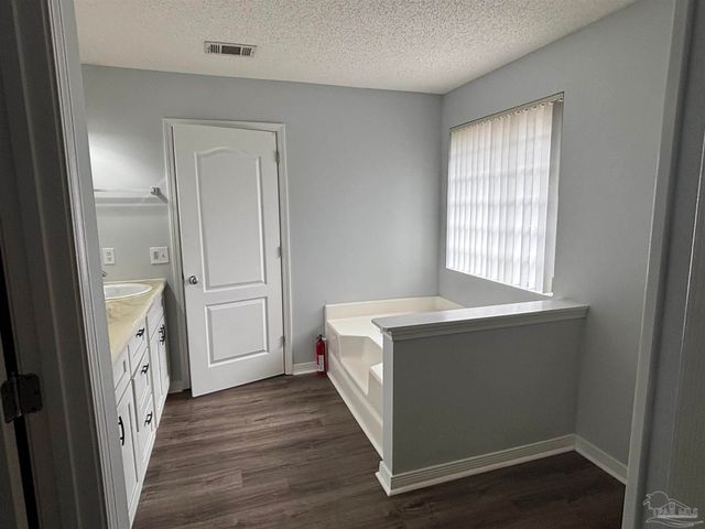 5955 Ashton Woods Cir, Milton, FL 32570