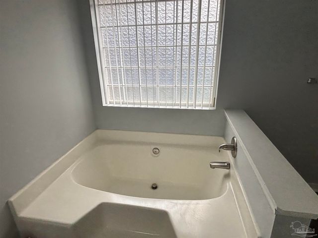 5955 Ashton Woods Cir, Milton, FL 32570