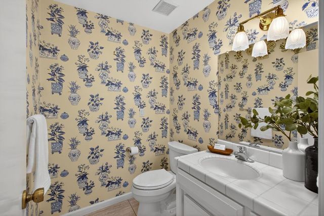 1212 Genesee Ct, Carmichael, CA 95608