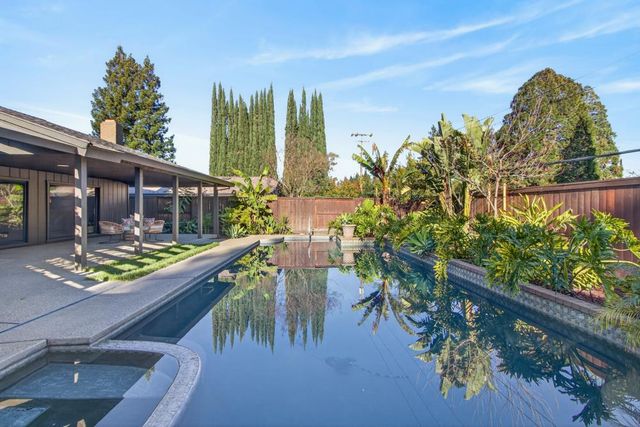 1212 Genesee Ct, Carmichael, CA 95608