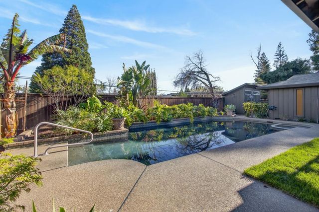 1212 Genesee Ct, Carmichael, CA 95608