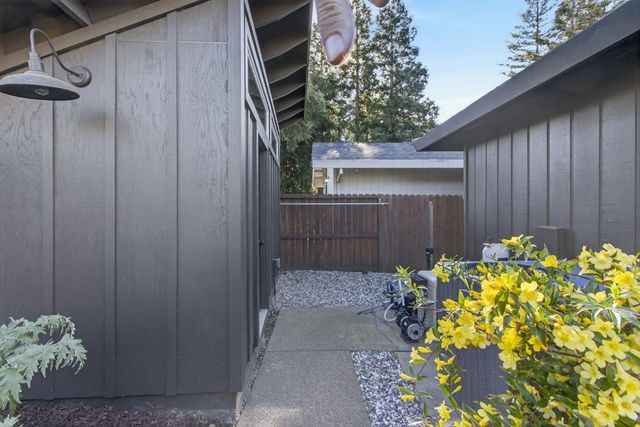 1212 Genesee Ct, Carmichael, CA 95608