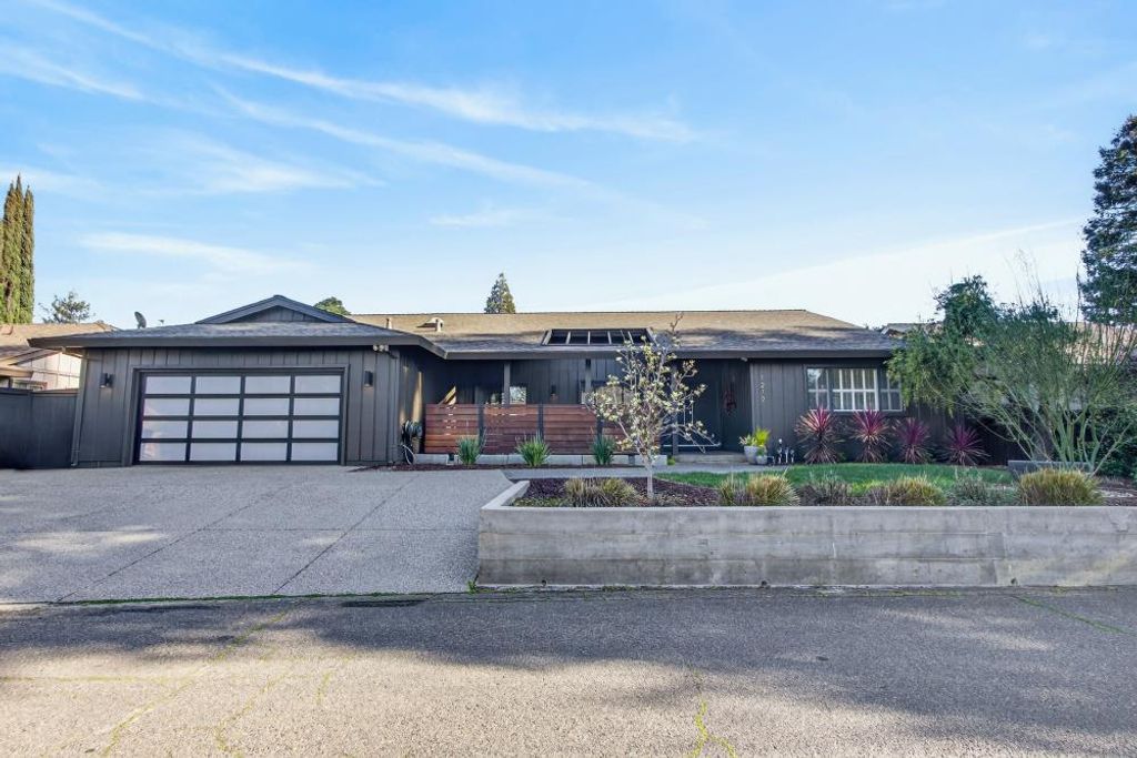 1212 Genesee Ct, Carmichael, CA 95608