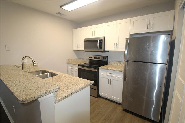 8123 45TH COURT E 8, Sarasota, FL 34243