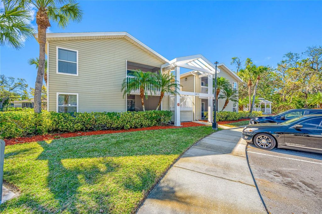 8123 45TH COURT E 8, Sarasota, FL 34243