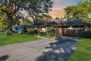 1139 Autumn Street, Roseville, MN 55113