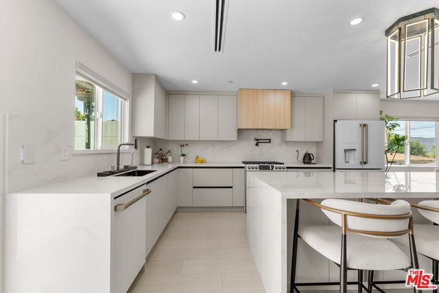 10360 Mcclemont Avenue, Tujunga, CA 91042