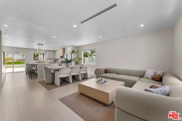 10360 Mcclemont Avenue, Tujunga, CA 91042