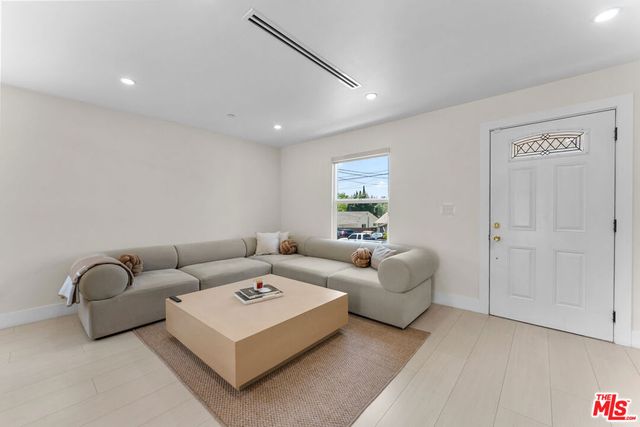 10360 Mcclemont Avenue, Tujunga, CA 91042