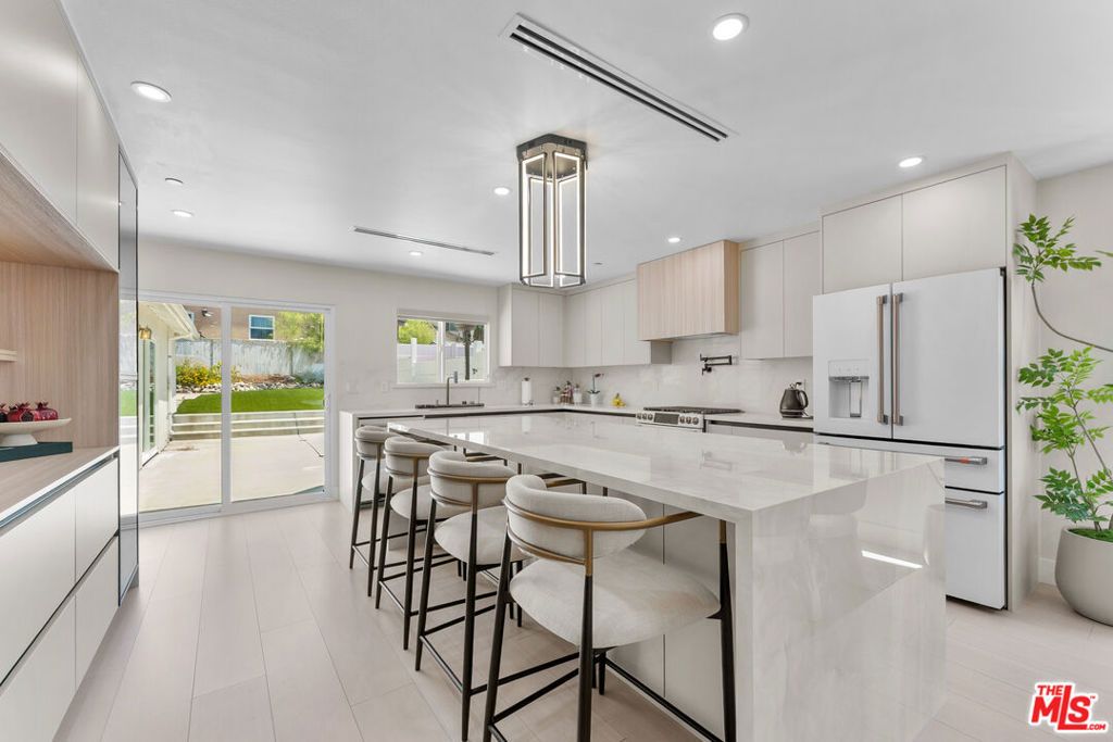 10360 Mcclemont Avenue, Tujunga, CA 91042