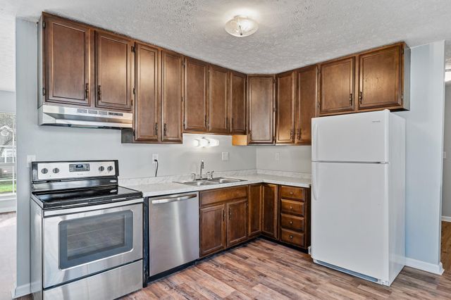 3981 39th Street E, Nitro, WV 25143