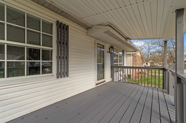 3981 39th Street E, Nitro, WV 25143