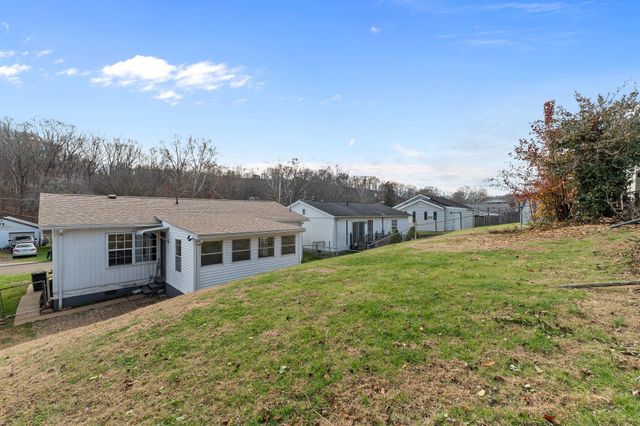 3981 39th Street E, Nitro, WV 25143