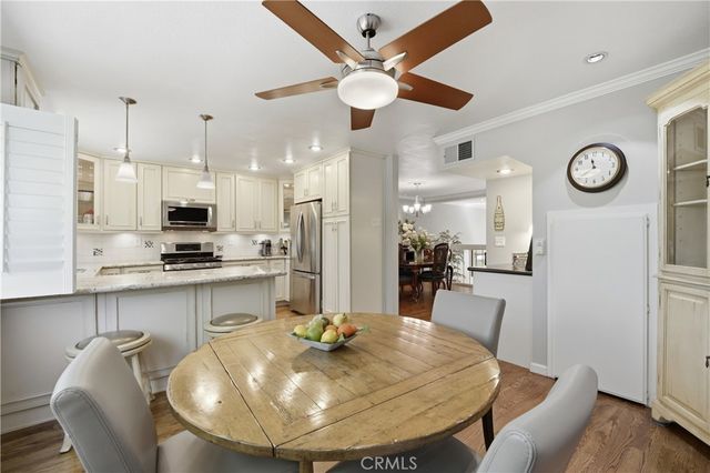 6225 Shoup Avenue 90, Woodland Hills, CA 91367