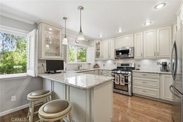 6225 Shoup Avenue 90, Woodland Hills, CA 91367