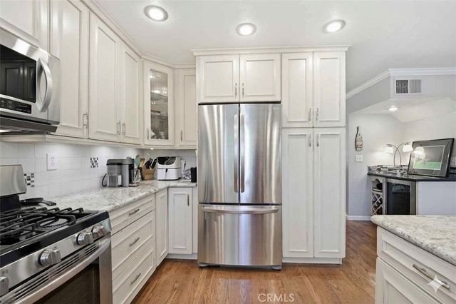 6225 Shoup Avenue 90, Woodland Hills, CA 91367