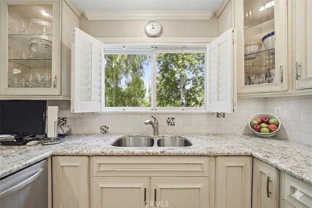6225 Shoup Avenue 90, Woodland Hills, CA 91367