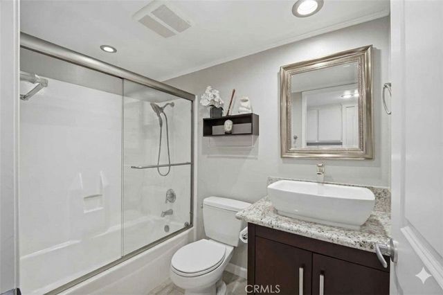 6225 Shoup Avenue 90, Woodland Hills, CA 91367