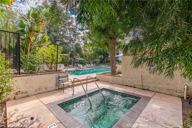 6225 Shoup Avenue 90, Woodland Hills, CA 91367