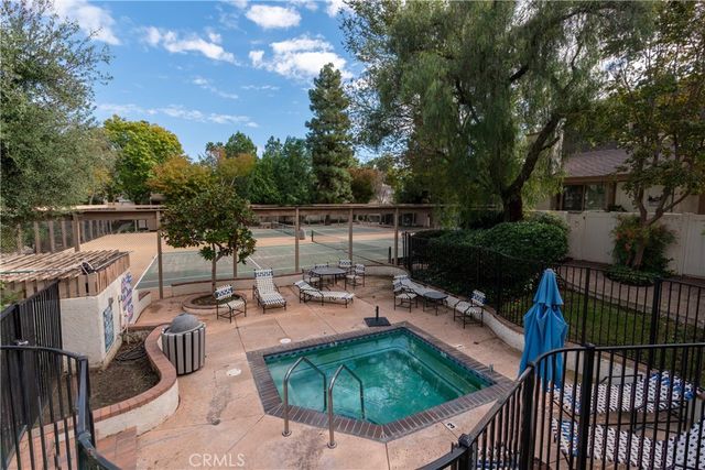 6225 Shoup Avenue 90, Woodland Hills, CA 91367