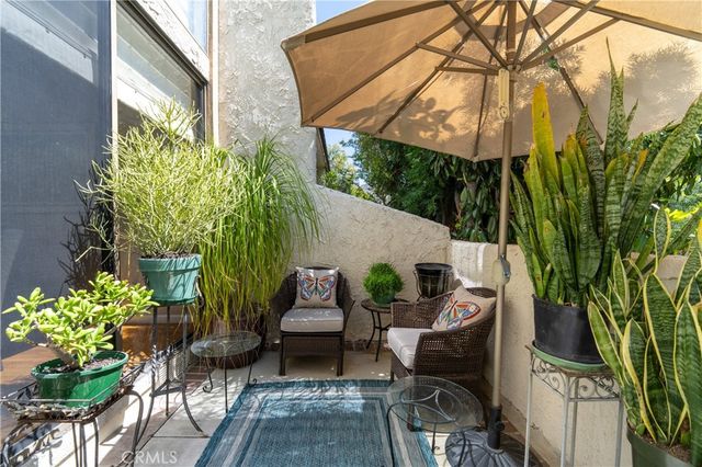 6225 Shoup Avenue 90, Woodland Hills, CA 91367