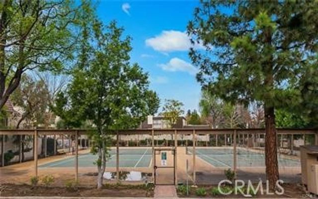 6225 Shoup Avenue 90, Woodland Hills, CA 91367