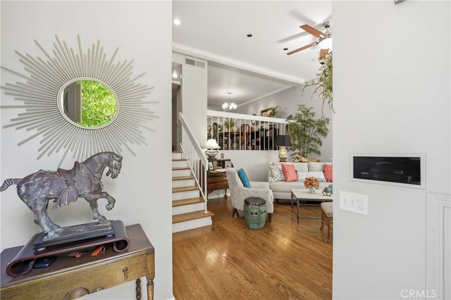 6225 Shoup Avenue 90, Woodland Hills, CA 91367