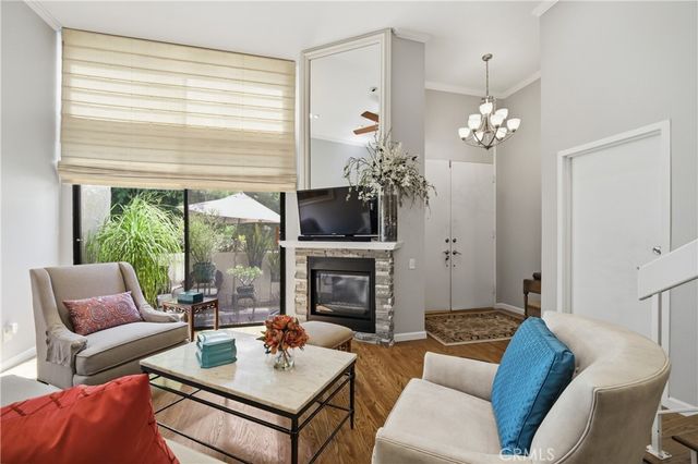 6225 Shoup Avenue 90, Woodland Hills, CA 91367