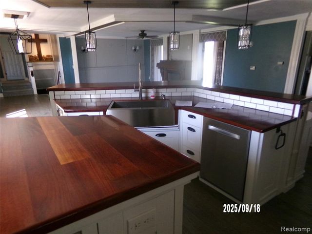 9585 Henderson Road, Corunna, MI 48817