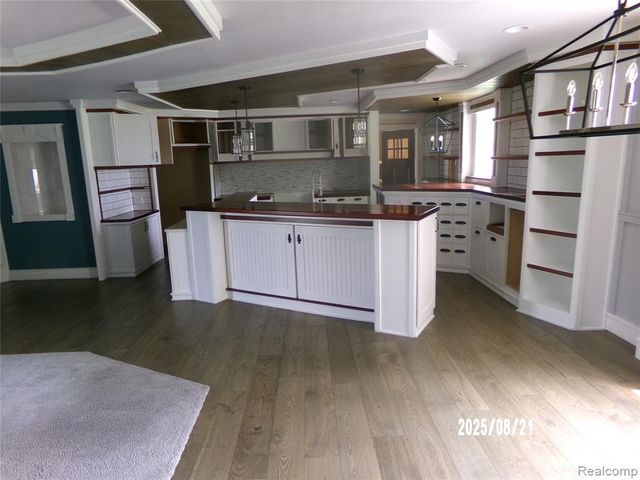 9585 Henderson Road, Corunna, MI 48817