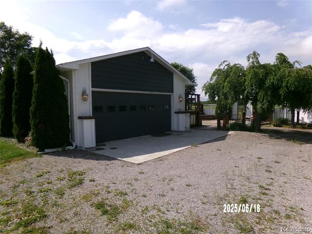 9585 Henderson Road, Corunna, MI 48817