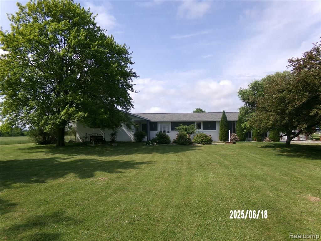 9585 Henderson Road, Corunna, MI 48817